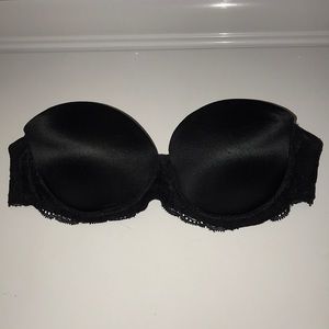 Black strapless bra